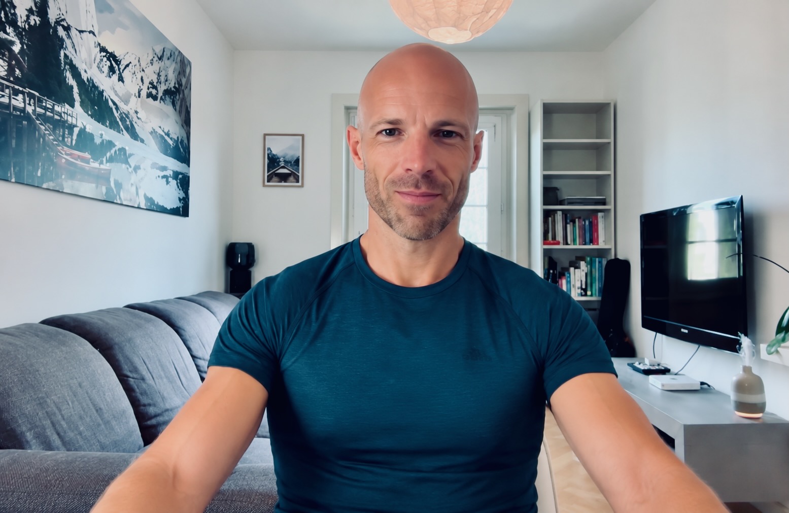 Felix smiling during a live online coaching session